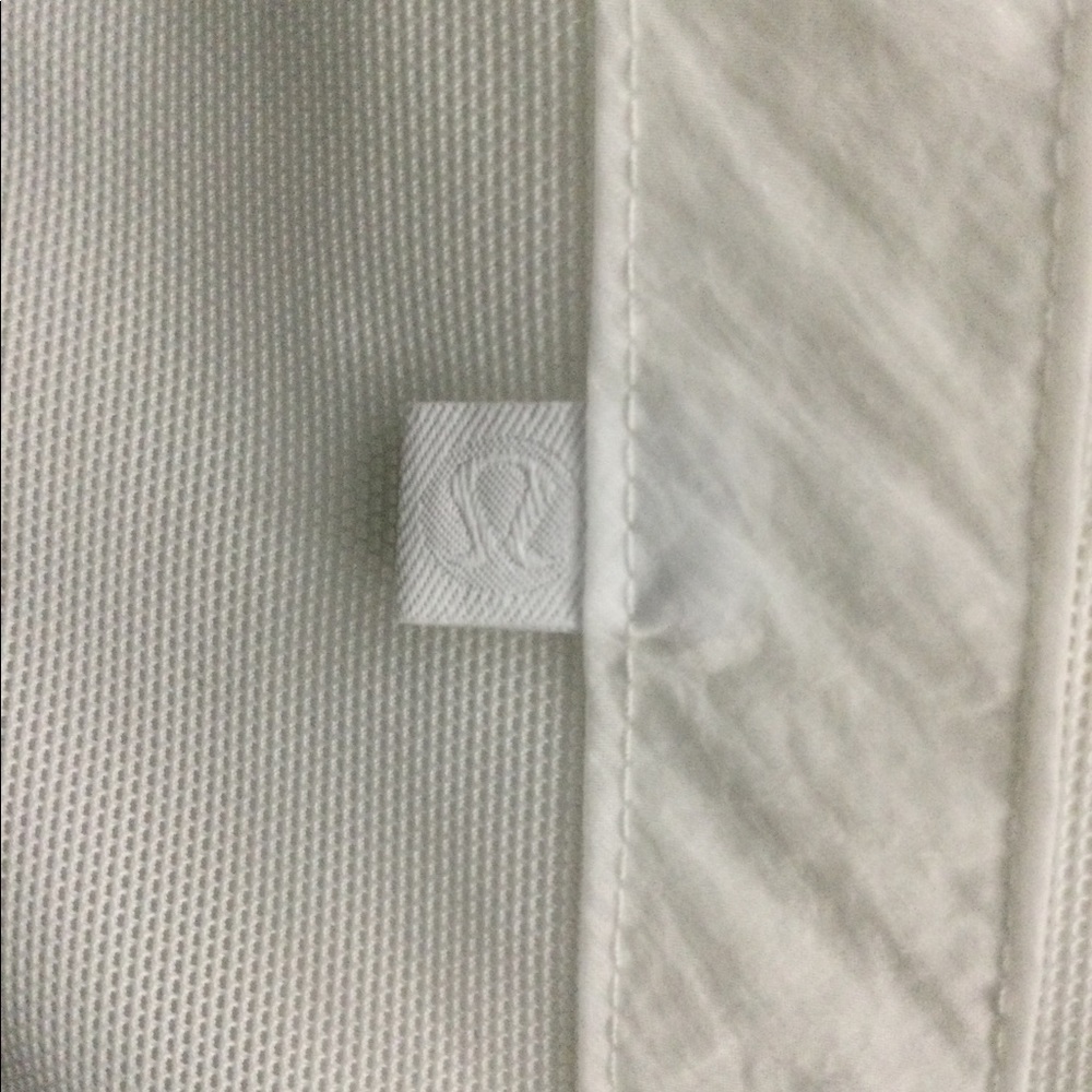 SOLD Lululemon Translu Anorak - Picture 7 of 14